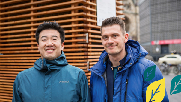 Auf dem Foto sind die beiden Gründer von Green City Solutions zu sehen, Peter Sänger und Liang Wu.