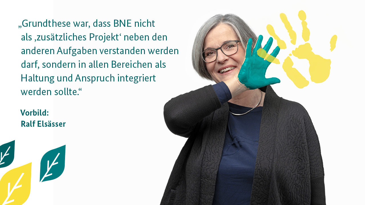Susanne Metz hält ihre grün bemalte Hand in die Kamera, daneben: "Grundthese war, dass BNE nicht als 'zusätzliches Projekt' neben den anderen Aufgaben verstanden werden darf, sondern in allen Bereichen als Haltung und Anspruch integriert werden sollte."